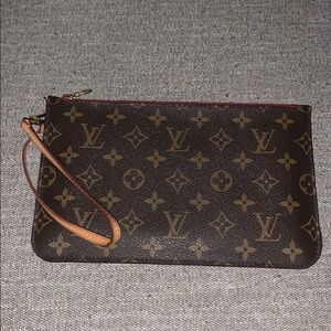 Used authentic Louis Vuitton neverfull wristlet